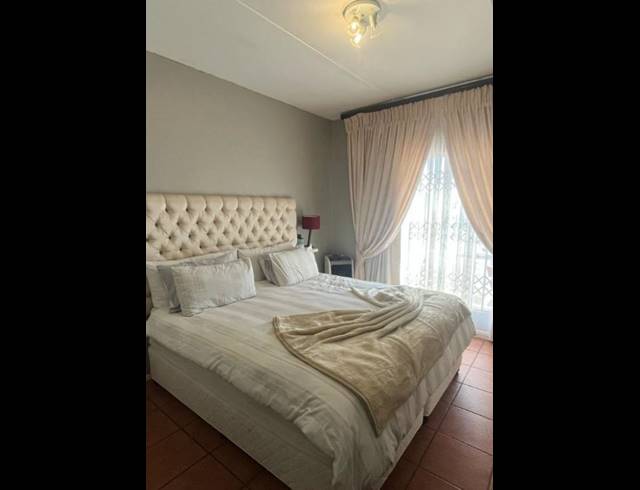 3 BEDROOM APARTMENT FOR SALE IN SUNNYROCK